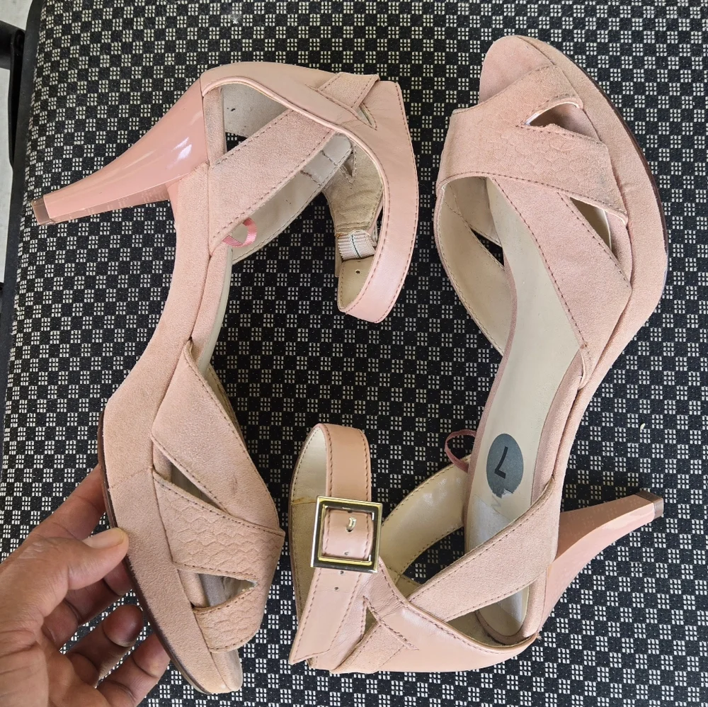 Nine West‎ Nude Crisscross Heels Excellent Condotions